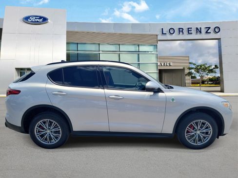 Used 2023 Alfa Romeo Stelvio Sprint RWD image 4