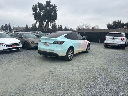 Used 2023 Tesla Model Y Long Range image 7