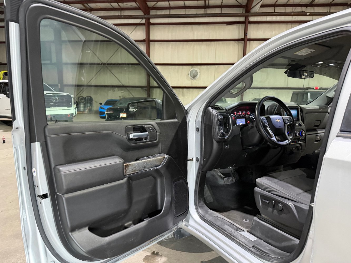 Used 2021 Chevrolet Silverado 1500 LT AWD/4WD image 12