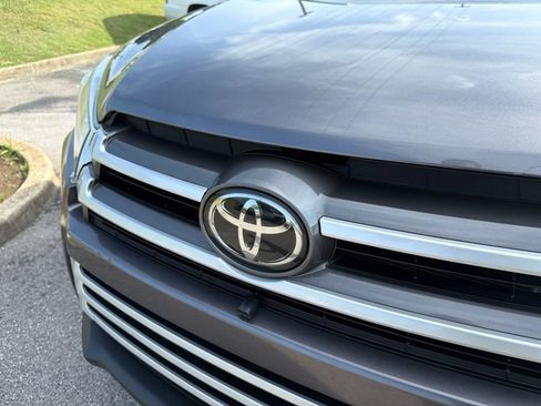 Used 2019 Toyota Highlander LE FWD image 10