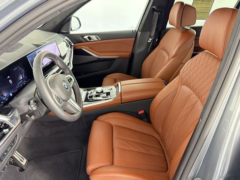 Certified 2025 BMW X7 M60i image 5