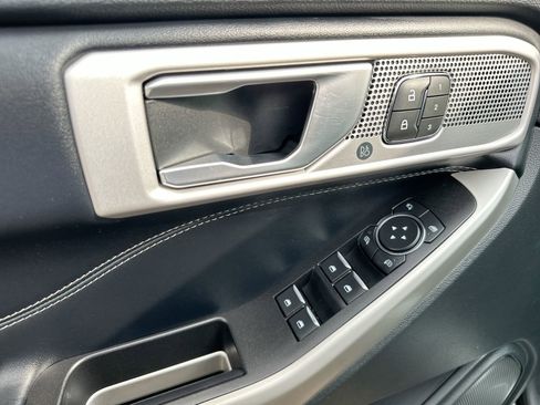 Used 2021 Ford Explorer Limited w/ Equipment Group 301A image 13