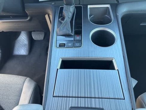 Used 2025 Toyota Sienna LE image 18