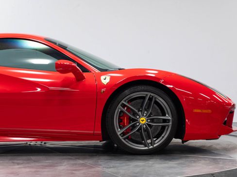Used 2018 Ferrari 488 GTB RWD image 28