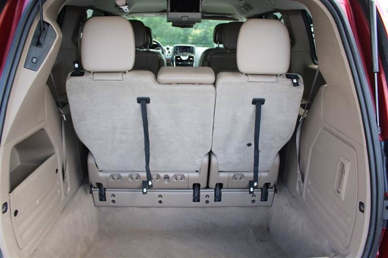 Used 2013 Chrysler Town & Country Touring FWD image 20