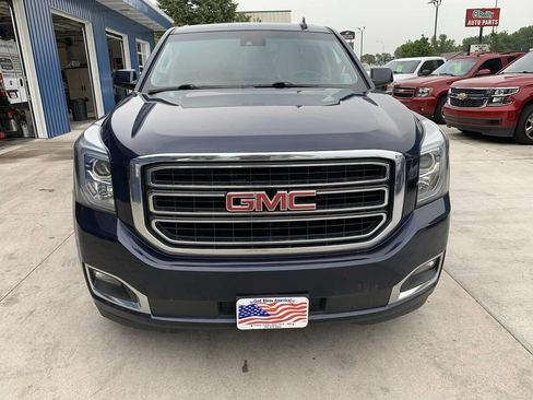 Used 2017 GMC Yukon XL SLE w/ SLE Value Package image 3