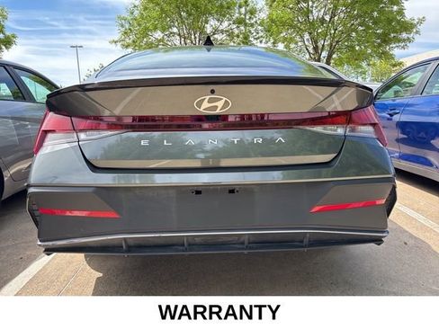 Used 2025 Hyundai Elantra Sport image 5
