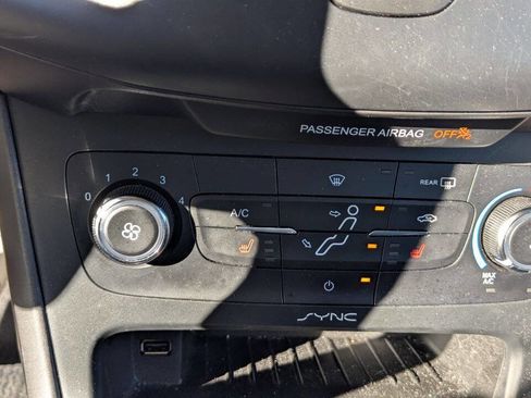 Used 2015 Ford Focus SE w/ Equipment Group 201A FWD image 34