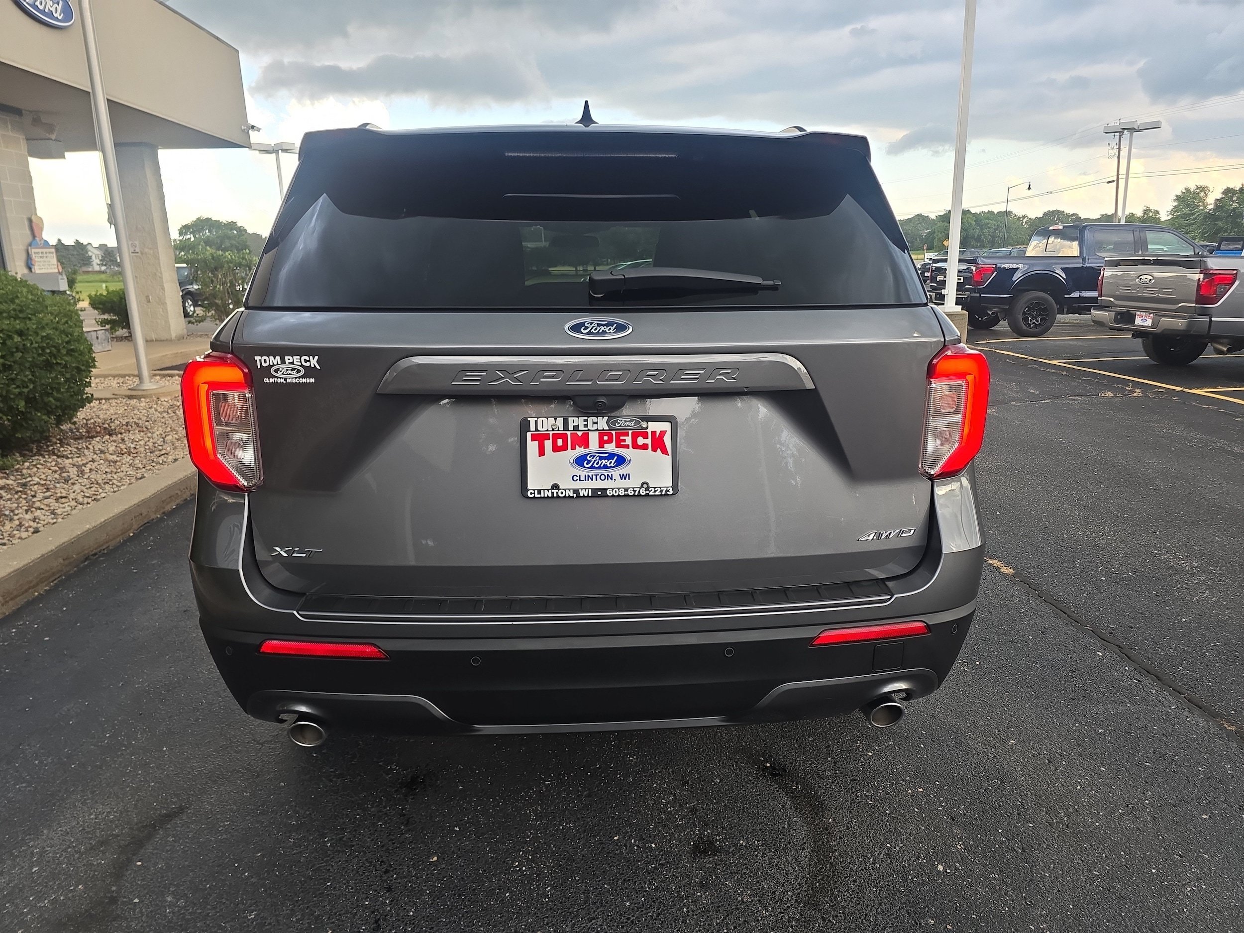 Used 2024 Ford Explorer XLT w/ Equipment Group 202A AWD/4WD image 7