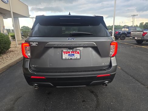 Used 2024 Ford Explorer XLT w/ Equipment Group 202A AWD/4WD image 7