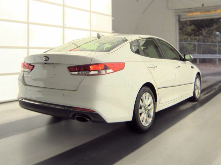 Used 2018 Kia Optima LX w/ 17" Alloy Wheels Package FWD image 2