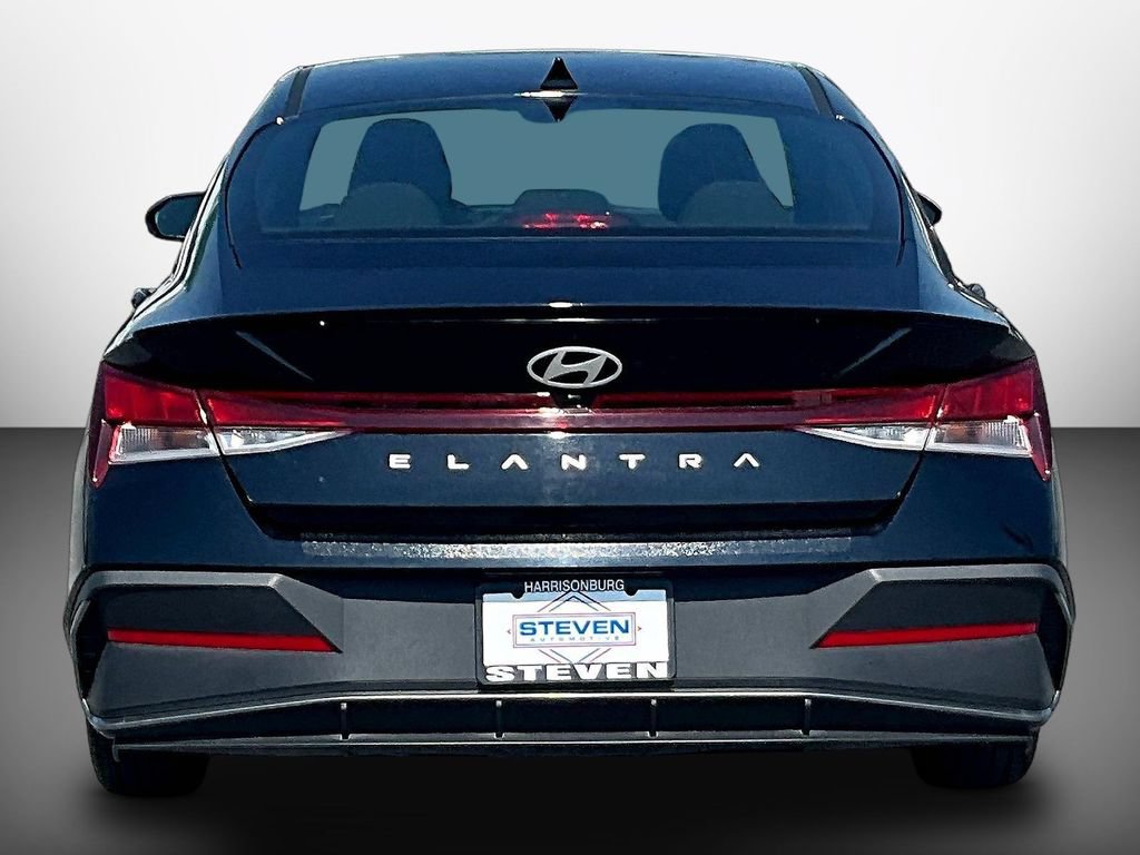 Certified 2025 Hyundai Elantra Sport FWD image 5