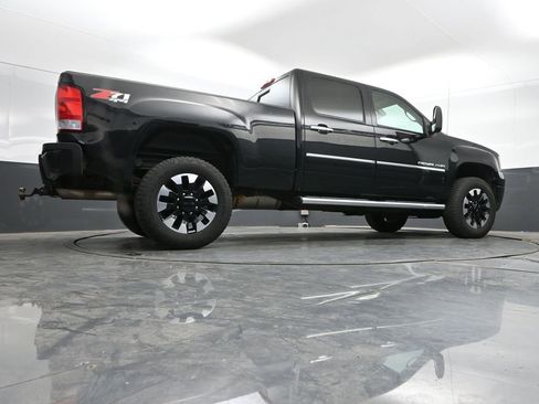 Used 2011 GMC Sierra 2500 Denali w/ Suspension Package, Off-Road AWD/4WD image 29