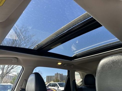 Used 2019 Nissan Rogue SL w/ Premium Package image 19