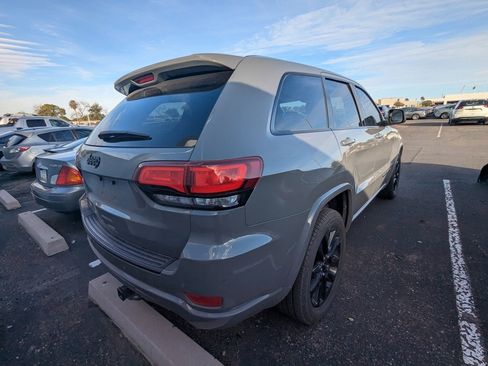Used 2020 Jeep Grand Cherokee Altitude image 5