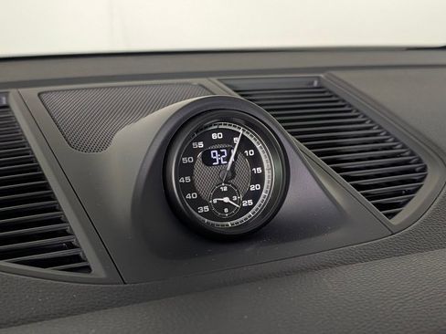 New 2026 Porsche Macan image 32