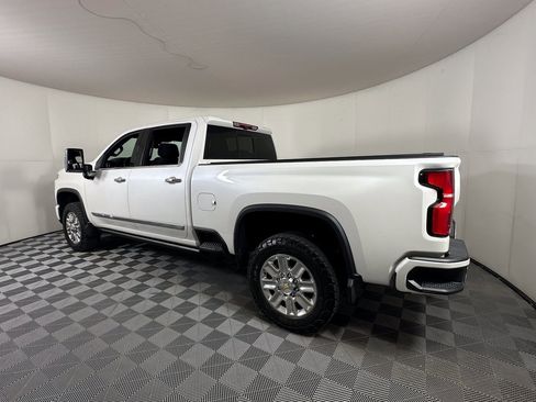 Used 2024 Chevrolet Silverado 3500 High Country w/ High Country Premium Package image 3