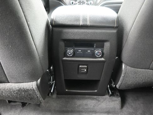 Used 2020 Chevrolet Traverse LT w/ LPO, Black Accent Package image 21