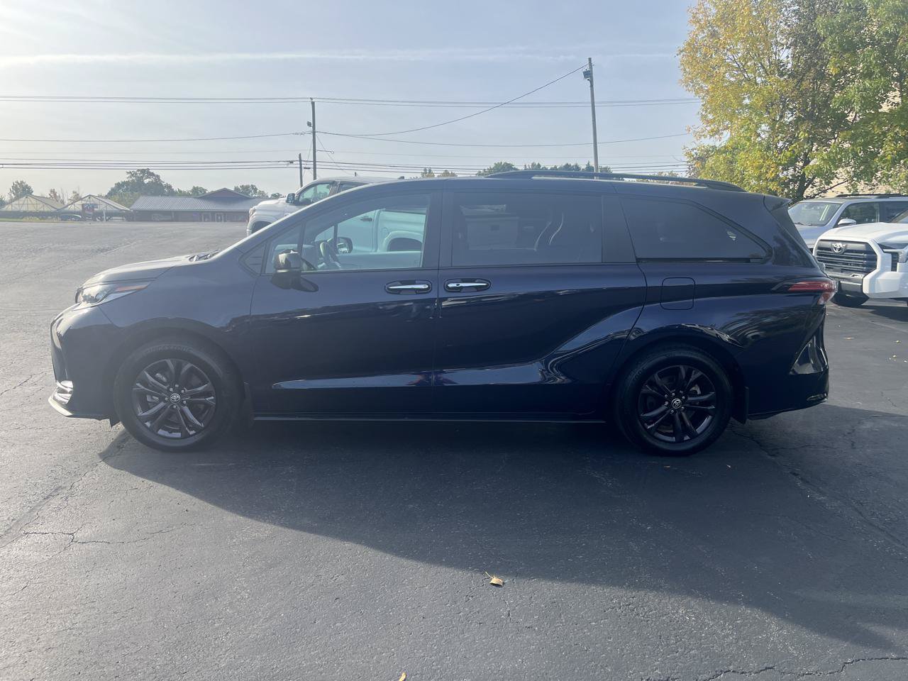 Used 2025 Toyota Sienna XSE AWD/4WD image 5