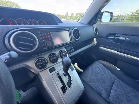 Used 2012 Scion xB FWD image 23