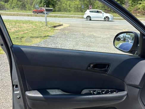 Used 2010 Hyundai Elantra GLS FWD image 10