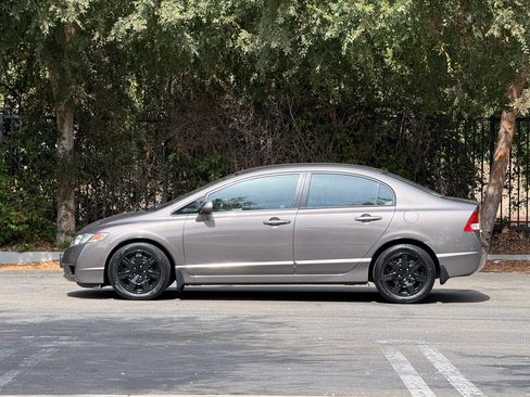 Used 2010 Honda Civic LX image 2