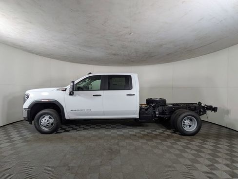New 2026 GMC Sierra 3500 Pro w/ Convenience Package image 3
