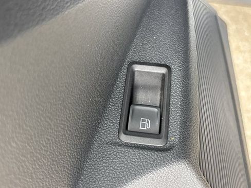Used 2024 Volkswagen Taos SE w/ Panoramic Sunroof Package AWD/4WD image 24