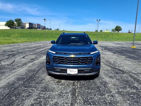 Used 2025 Chevrolet Equinox LT w/ Convenience Package II AWD/4WD image 2