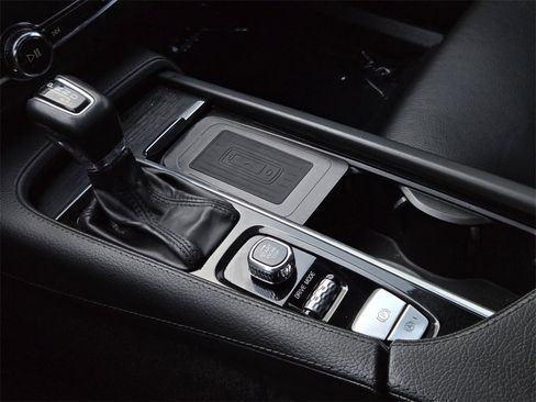 Used 2020 Volvo XC90 T6 Momentum image 26