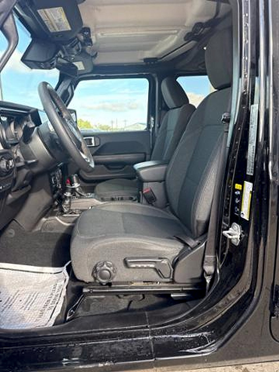 Used 2024 Jeep Wrangler Unlimited Sahara AWD/4WD image 12