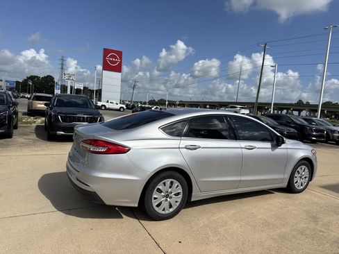 Used 2019 Ford Fusion S FWD image 14