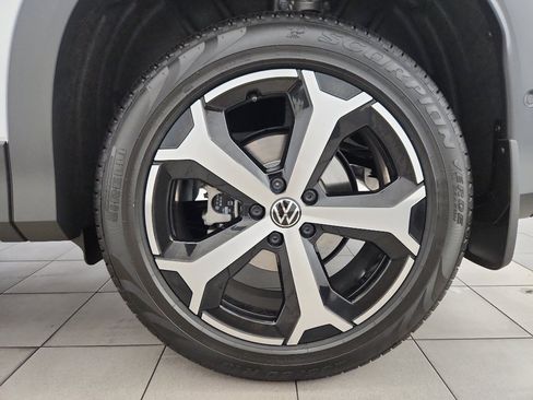 New 2025 Volkswagen Tiguan SE image 37