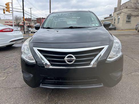 Used 2017 Nissan Versa SV image 2