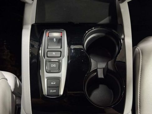 Used 2016 Honda Pilot Touring image 18