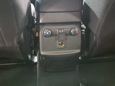 Used 2018 Ford Explorer XLT w/ Equipment Group 201A AWD/4WD image 15