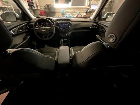 Used 2023 Chevrolet TrailBlazer LT w/ Convenience Package image 3