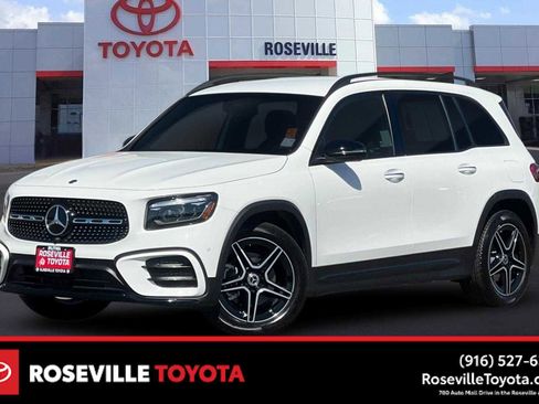 Used 2025 Mercedes-Benz GLB 250 image 1