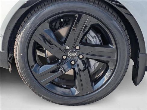 New 2025 Land Rover Discovery Dynamic SE image 10