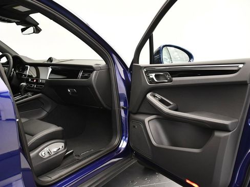 Certified 2025 Porsche Macan image 47