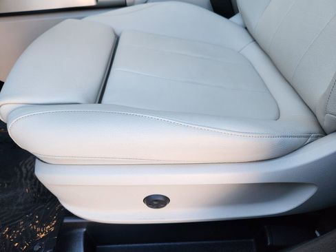 Used 2026 Mercedes-Benz GLB 250 4MATIC image 23