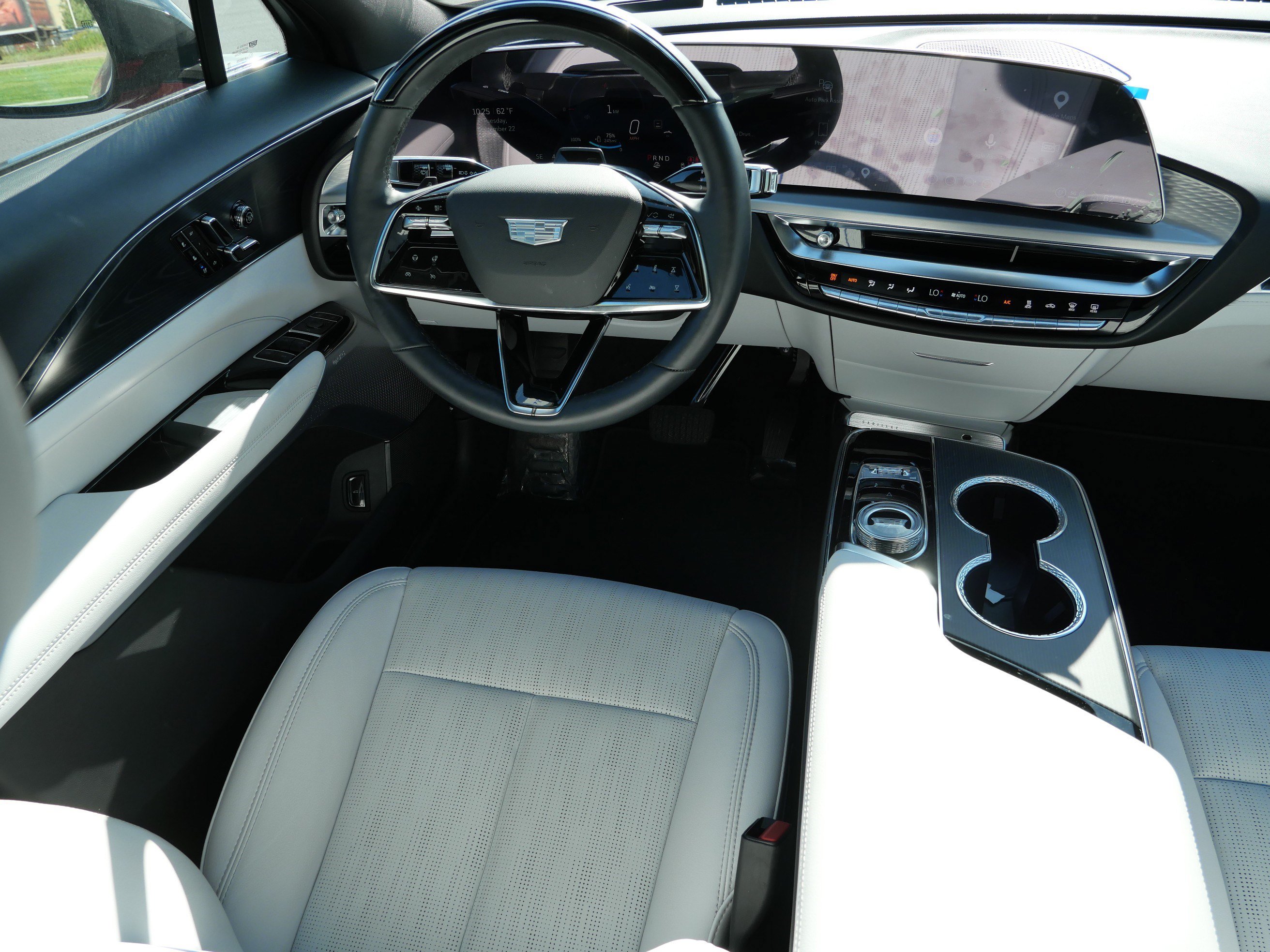 Used 2026 Cadillac Lyriq Premium Sport w/ LPO, Floor Liner Package AWD/4WD image 7