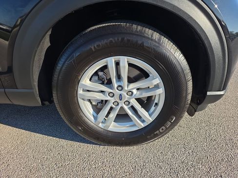 Used 2023 Ford Explorer XLT w/ Equipment Group 202A image 9