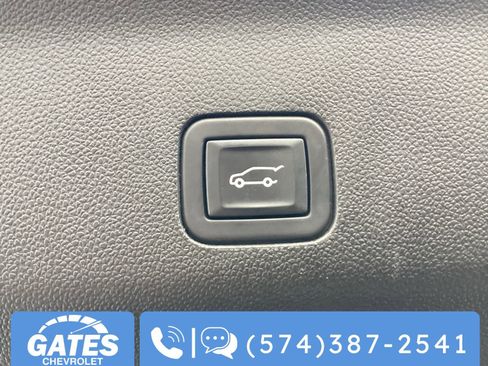 Used 2023 Chevrolet Suburban Premier image 15