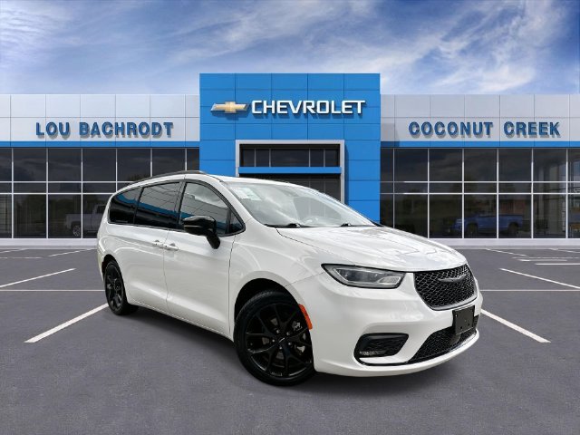 Used 2025 Chrysler Pacifica Limited FWD image 1
