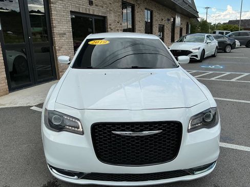 Used 2019 Chrysler 300 S RWD image 4
