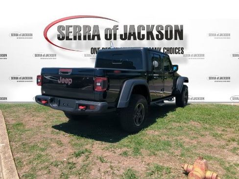 Used 2022 Jeep Gladiator Rubicon w/ Safety Group AWD/4WD image 9