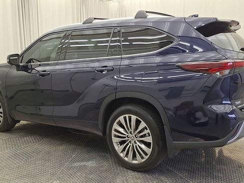 Used 2024 Toyota Highlander Platinum image 9