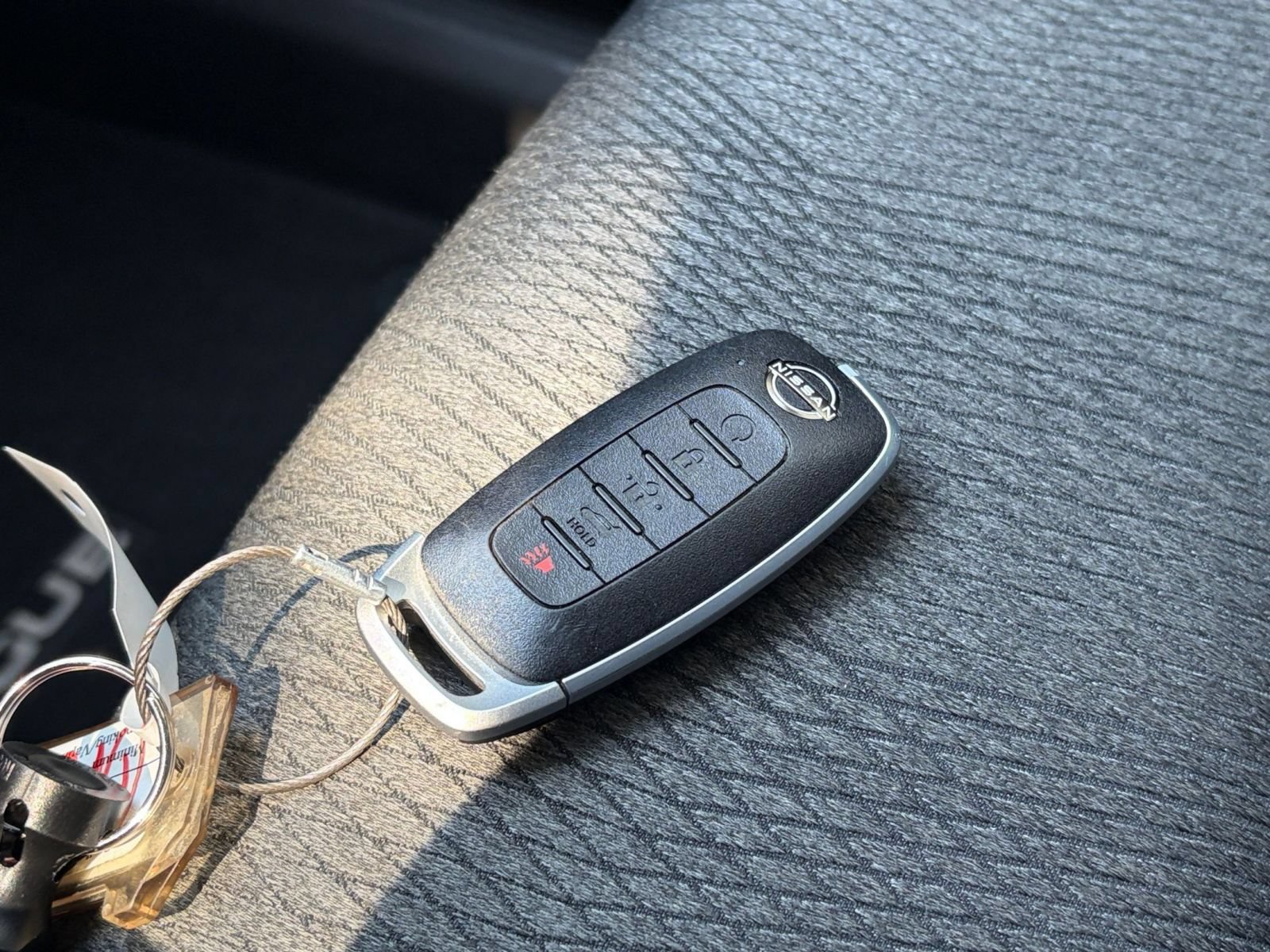 Used 2025 Nissan Rogue SV FWD image 21