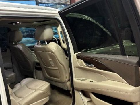 Used 2017 Cadillac Escalade ESV Premium Luxury image 33